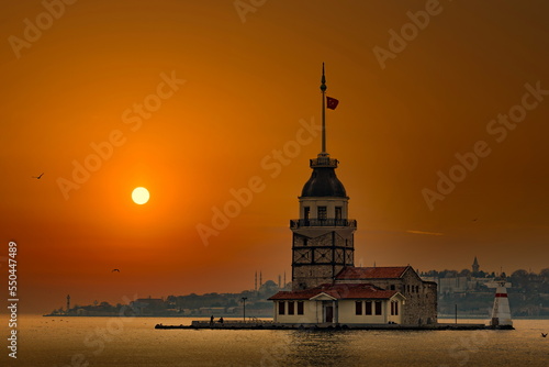 Canvas Print Maiden Tower (Kiz Kulesi) in Istanbul in the evening with sunset sky