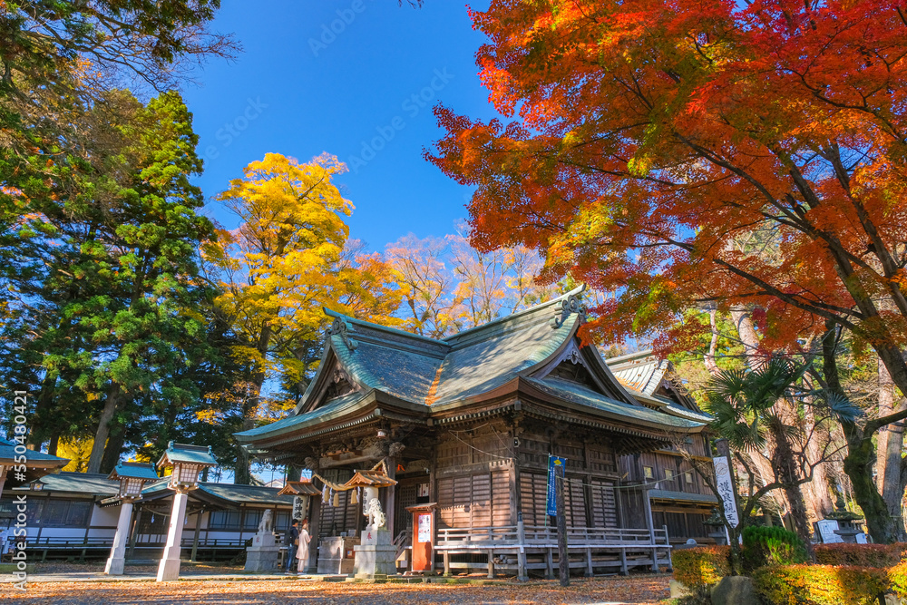 山梨県富士吉田市 秋の小室浅間神社 拝殿