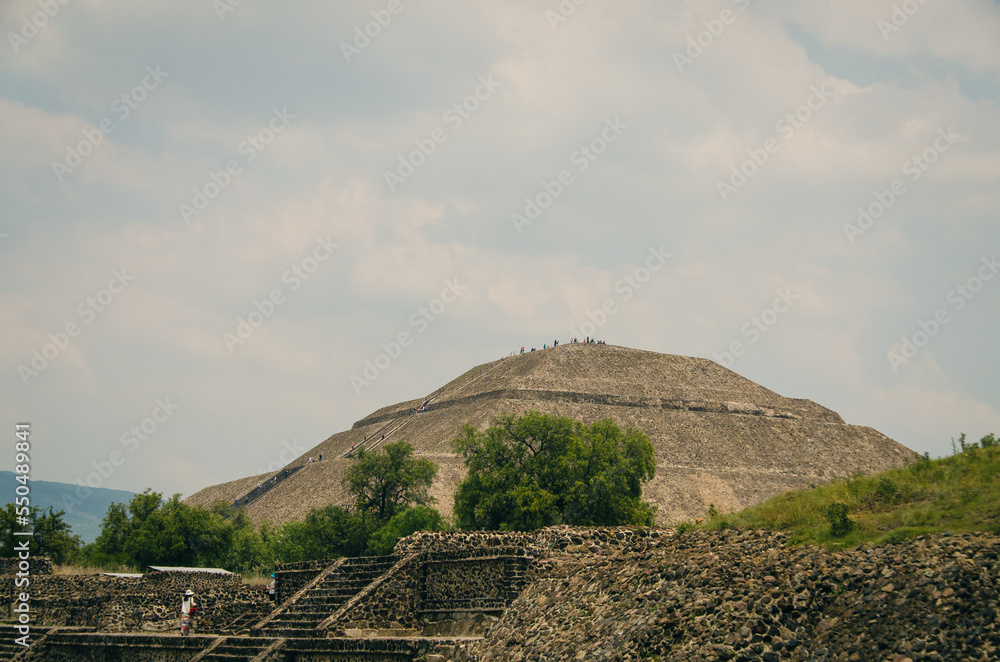 pyramid sun tehotihuacan sacred place mesoamerican