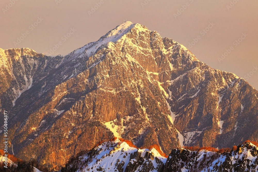 朝焼けに染まる冠雪の甲斐駒ヶ岳･南アルプス･登山･山岳風景