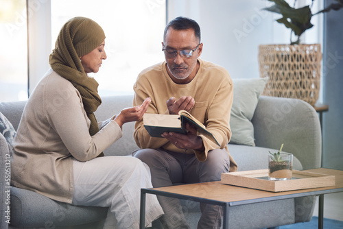 Canvas Print Pray, Quran and muslim with couple for islamic religion for faith, worship and ramadan kareem celebrations