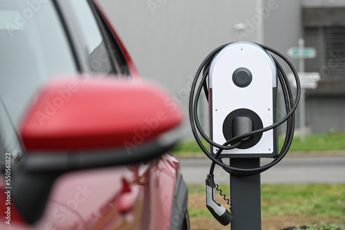 auto voiture electrique borne chargement rechargement environnement photo