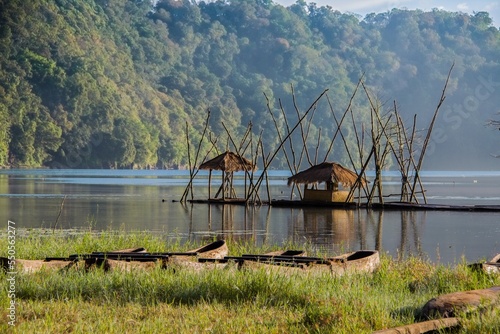 Beau lac Tamblingan le matin, Bali Indonesia