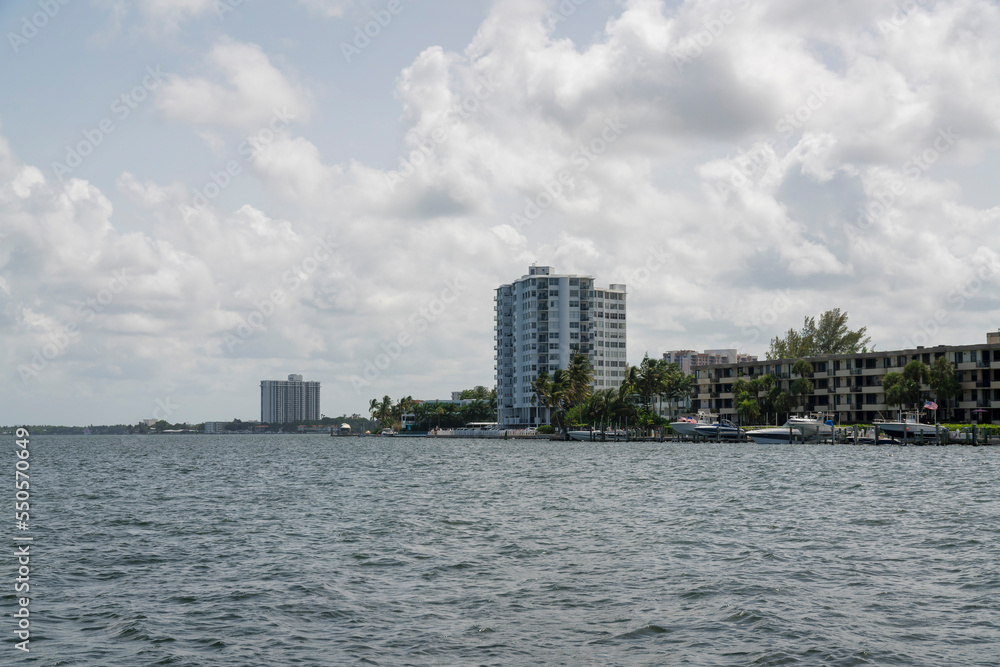 Fototapeta premium Miami bay at Florida cloudy skyline above the apartments and condominiums