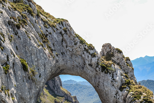 Ojo de Buey de Peña Mea, Concejo de Aller, Asturias, Cordillera Cantábrica, España. Peña Mea