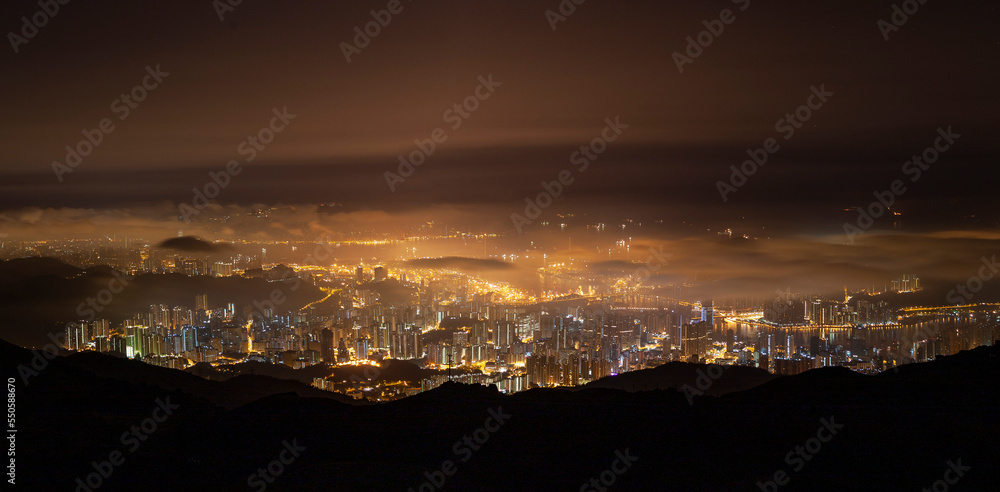 Fototapeta premium Cityscape at Night from Tai Mo Shan