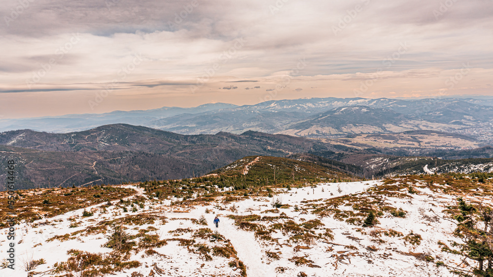 Góry zimą, Beskid Śląski w Polsce widok z Baraniej Góry