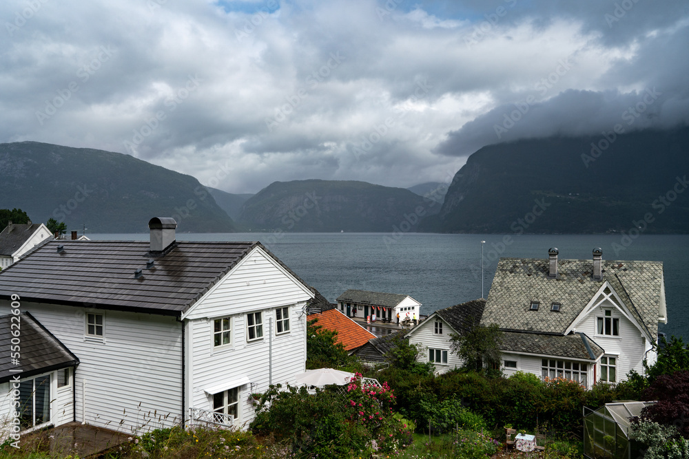 Dorf Utne am Hardangerfjord, Norwegen