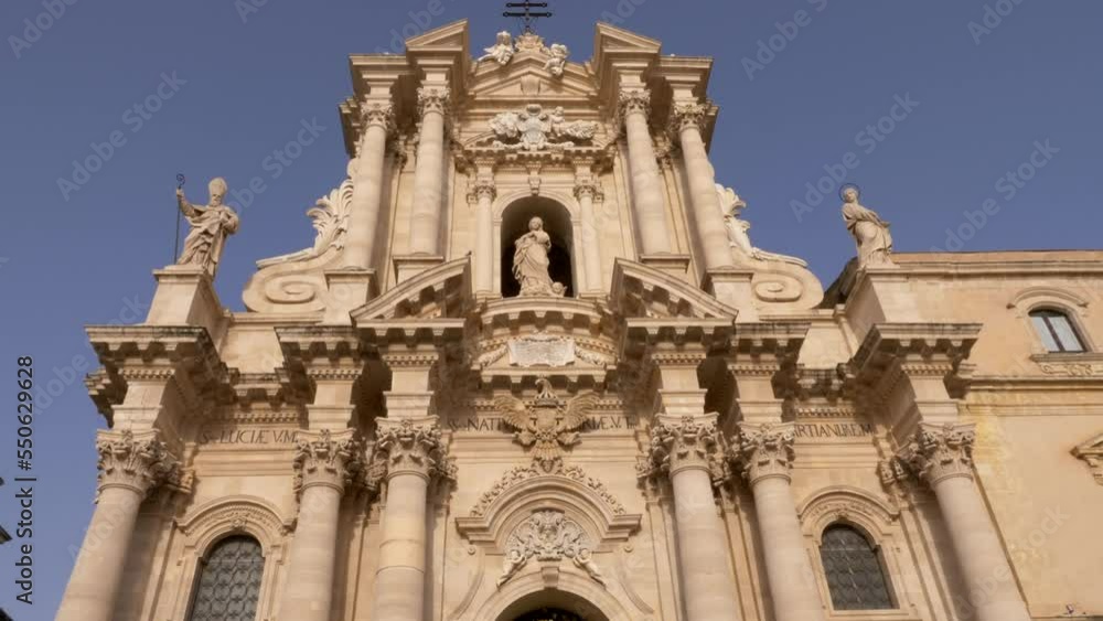 Ortigia Island, Syracuse, Italy, 05-04-2022. Beautiful facade Cathedral of the Nativity of Holy Mary. Syracuse Center. Tilt 4K Ortigia Island, Syracuse, Italy, 05-04-2022. Beautiful facade Cathedral of the Nativity of Holy Mary. Syracuse Center. Tilt 4K