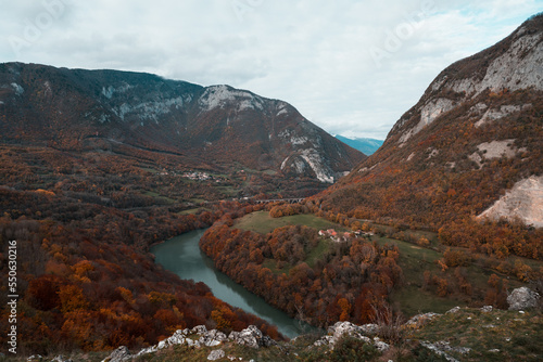 le Rhône au passage de fort l'écluse en automne