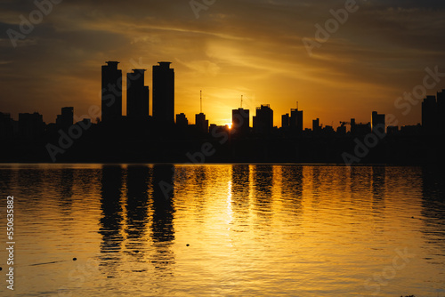 Sunset moment  golden sky  city skyline silhouette and golden Han River