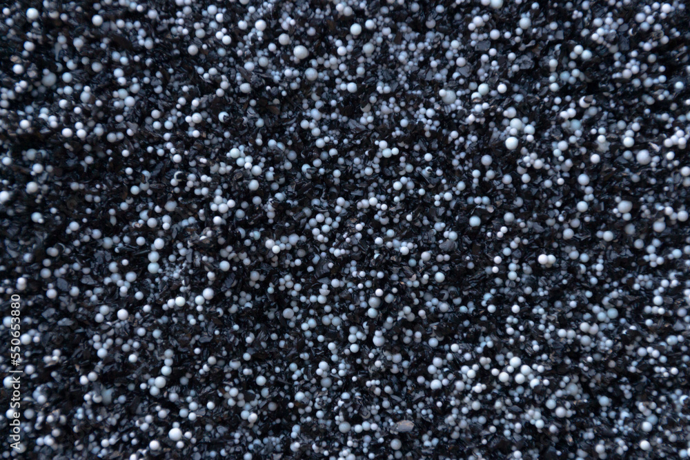 Partículas para filtrado y depuración de agua con carbón activo y resina para intercambio de iones. Partículas para filtrado y depuración de agua con carbón activo y resina para intercambio de iones.