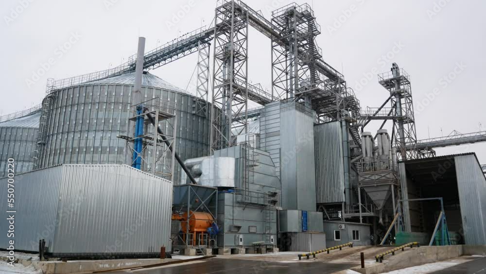 A large industrial elevator for storage and processing of grain crops. Cultivation and processing of grain. Grain exports from Ukraine. Food security and the fight against hunger in African countries A large industrial elevator for storage and processing of grain crops. Cultivation and processing of grain. Grain exports from Ukraine. Food security and the fight against hunger in African countries