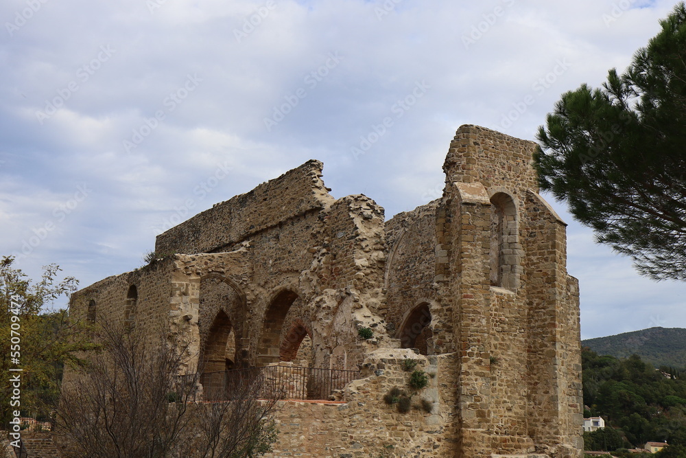 Ruines de l'ancienne église Saint Pons, village de Collobrières, département du Var, France