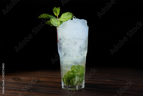 alcoholic drink citrus fruits refreshing gyn vodka mojito lime cocktail