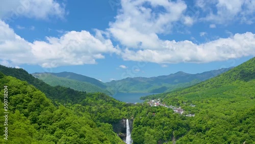 明知平からの中禅寺湖と華厳の滝