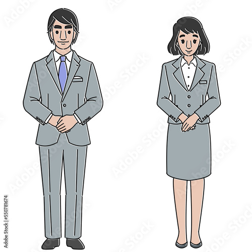 微笑むスーツを着た男女