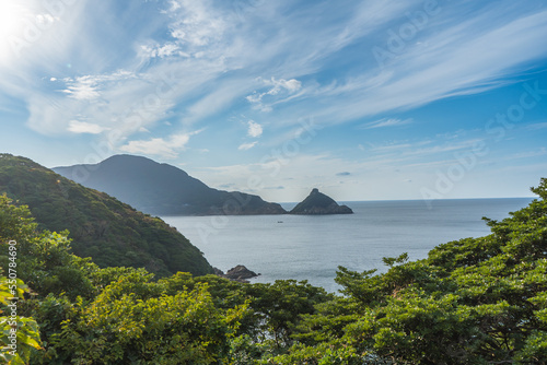 対岸から見る五島列島新上五島町の矢堅目