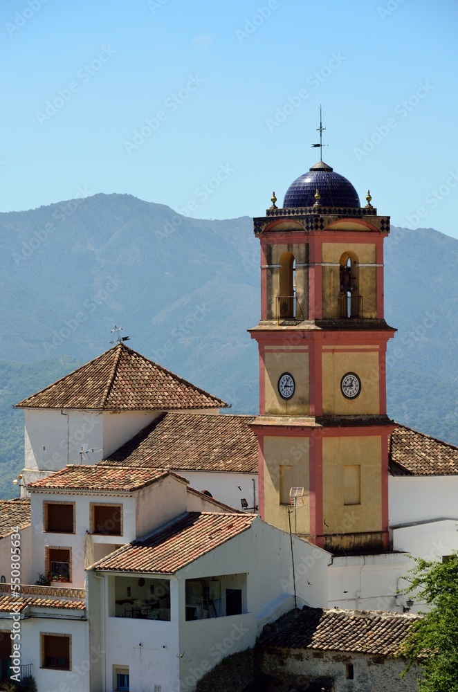 Iglesia de Algatocín en el Valle del Genal, Málaga, Andalucía, España Iglesia de Algatocín en el Valle del Genal, Málaga, Andalucía, España