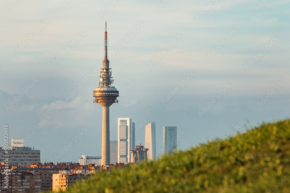 Obraz premium Madrid skyline from a hill