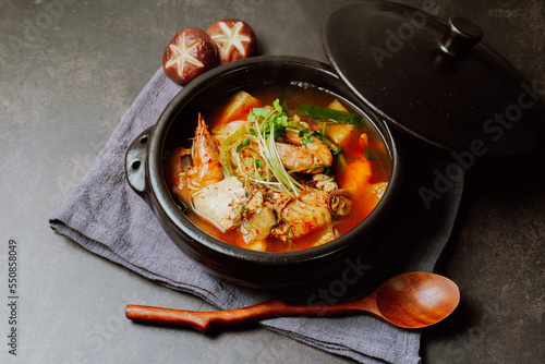 Spicy saengtae (fresh pollack) soup made with fresh pollack, bean curd, radish, crown daisy, and other vegetables and seasoned with red chili powder.