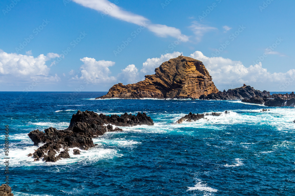 Auf dem Weg zur Nordseite von Madeira unterhalb von Porto Muniz mit fantastischem Blick auf den Atlantik - Madeira - Portugal 