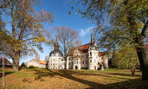 Schloss Schönfeld (Sachsen) im Herbst