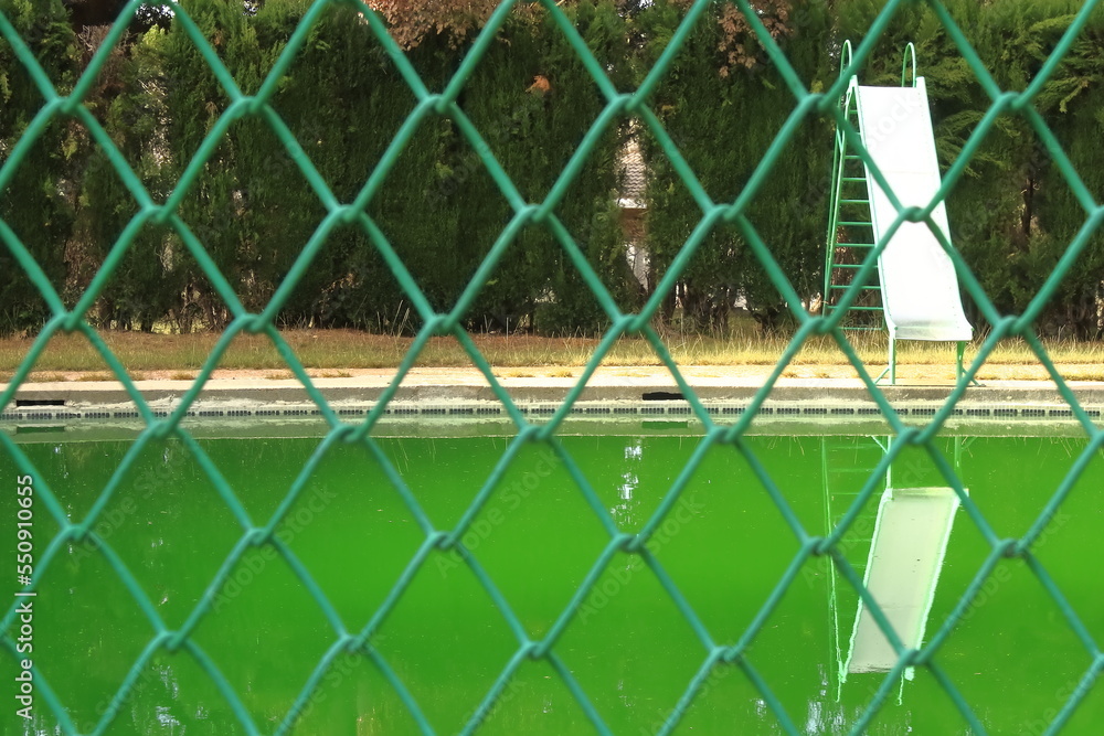 Fototapeta premium Slide behind the fence