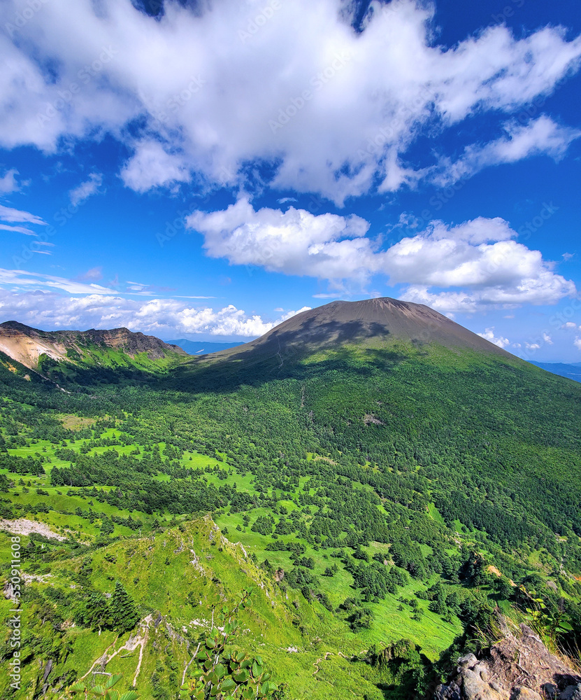 Naklejka premium 活火山・浅間山の夏