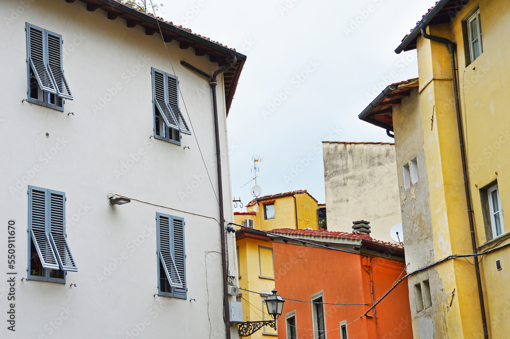 Terracotta house on the corner streets of Sapiti and Sprone near