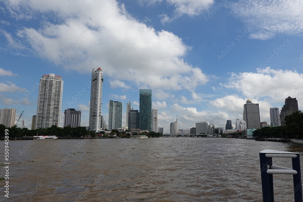 Naklejka premium Bangkok River Chao Phraya