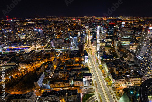 Warszawa nocą. Ulica Jana Pawła II z wieżowca Varso Tower. © Dom