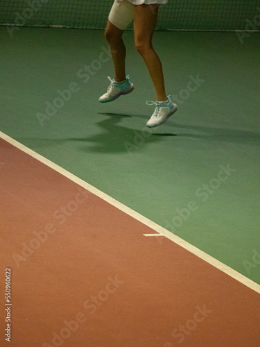 Feet and legs of a tennis player in action during an international and professional match © Julien