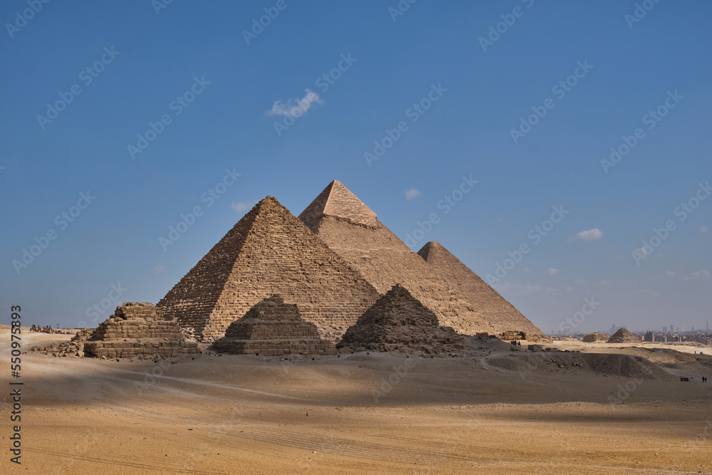 Fototapeta premium égypte, pyramide, gizeh, caire, désert, ancien, pyramide, egyptiennes, voyage, pharaon, architecture, caveau, sable, ciel, pierre, histoires, grand, repère, archéologie, vieux, tourisme, chameau, le m