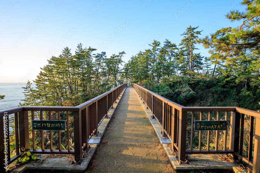夕方の幸せのがんもん橋 石川県羽咋市 Happiness Ganmon Bridge in the evening. Ishikawa Prefecture, Hakui-gun. 夕方の幸せのがんもん橋 石川県羽咋市 Happiness Ganmon Bridge in the evening. Ishikawa Prefecture, Hakui-gun.