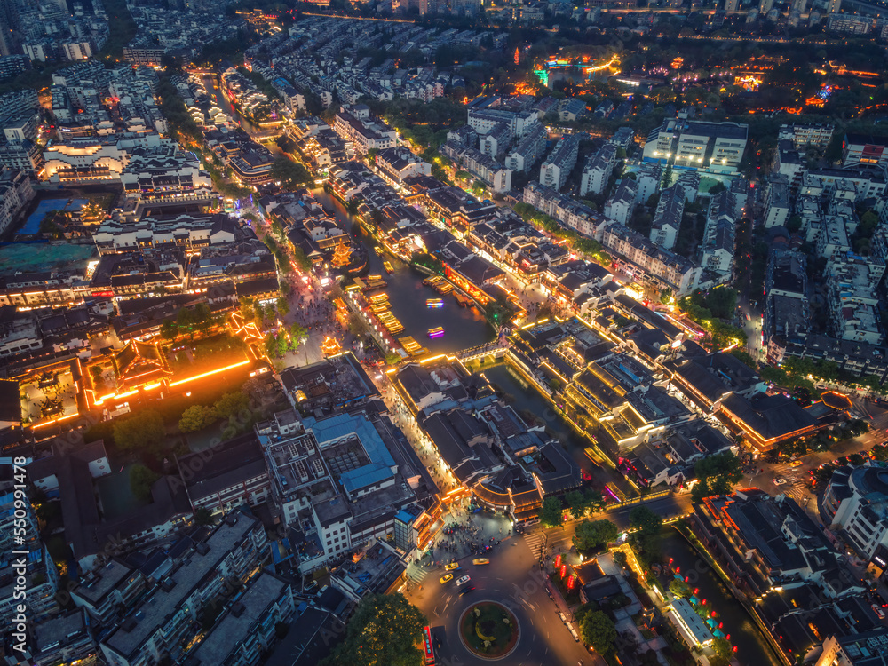 Obraz premium Aerial photo of Confucius Temple and Qinhuai River in Nanjing