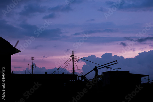 The view of the sky before dusk is purple-bluish 