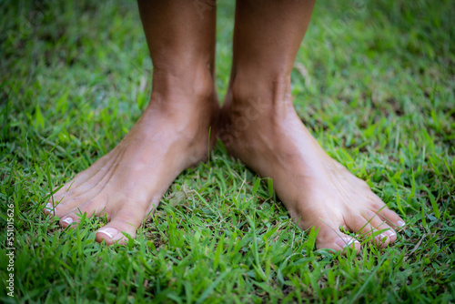 Earthing or grounding therapy © Microgen