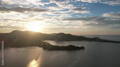 Wallpaper Mural 山陰海岸国立公園　久美浜湾の綺麗な夕焼け　ドローンタイムラプス撮影 Torontodigital.ca