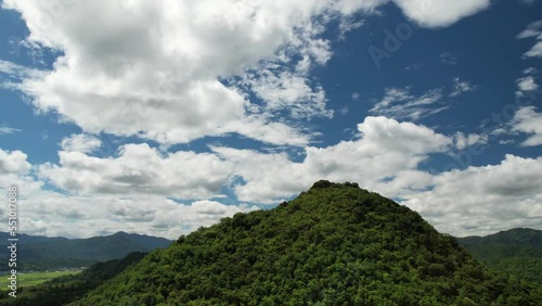 Wallpaper Mural 山陰海岸国立公園かぶと山　ドローンタイムラプス撮影 Torontodigital.ca