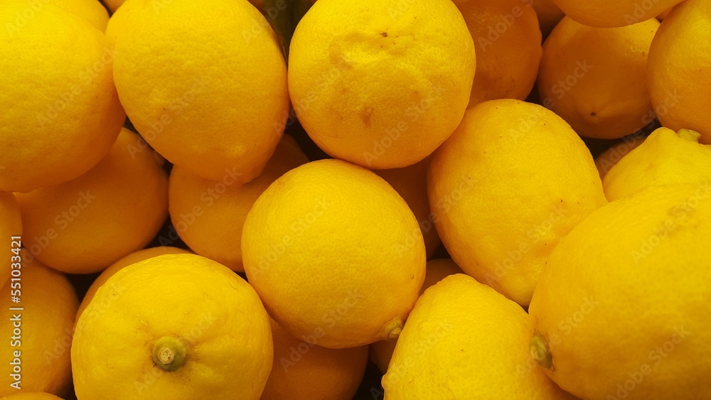 Close-up of fresh lemon fruit