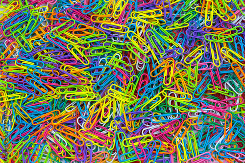 Canvas-taulu Bright colorful paper clips.top view