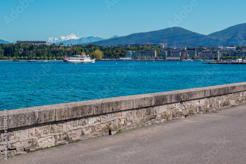 arrivée du bateau de croisière à Genève © Pyc Assaut