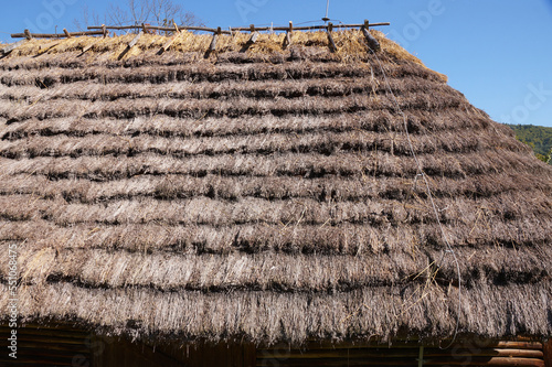 Roof roof made of bundles of straw