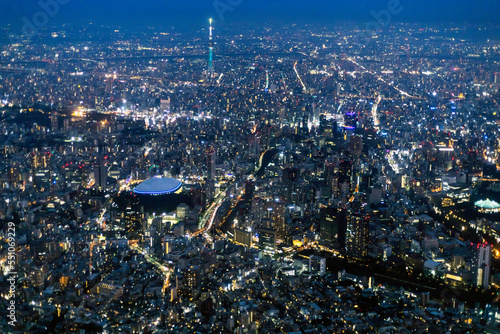 飯田橋駅上空から東京スカイツリー方向の夜景空撮