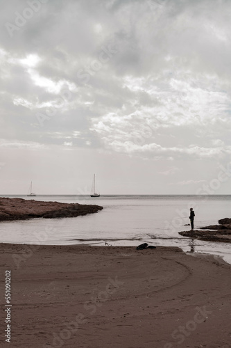 Pescador en la playa