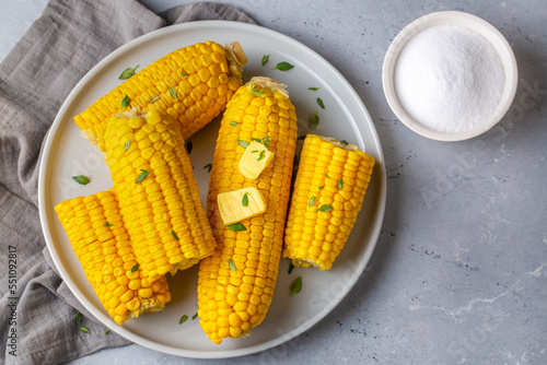 Cooked corn on the cob serv...