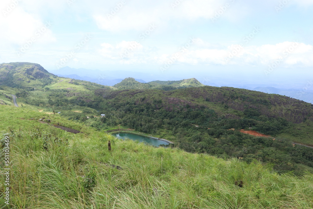 Naklejka premium Ilaveezhapoonchira view point sunny view