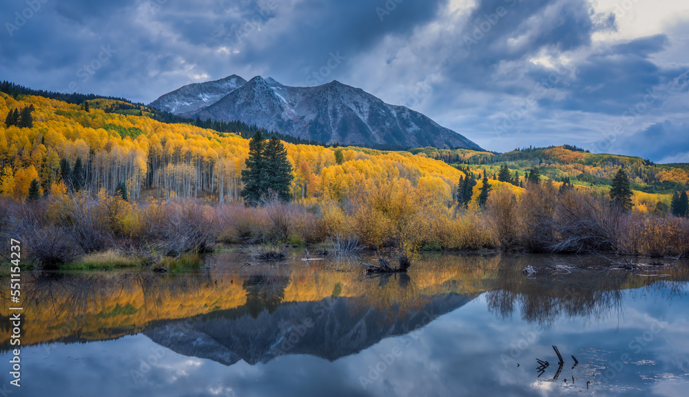 Obraz premium Autumn blue hour colors in the Colorado Rocky Mountains - near Crested Butte on scenic Gunnison County Road 12 through the Kebler Pass - Beaver Pond