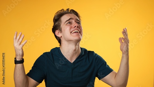 Cuadro en lienzo Angry, scared young man 20s put hands on head screaming crying ask why me, isolated on yellow background studio